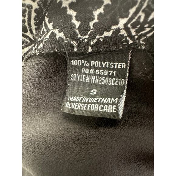 Timing Black Geometric Design Work Career Casual Blouse Top Women’s Size Small - Picture 10 of 10